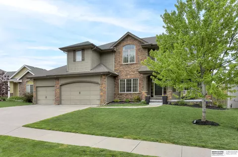 18410 Honeysuckle Dr, Elkhorn, NE 68022