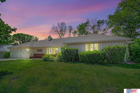 1045 Seward St, Seward, NE 68434