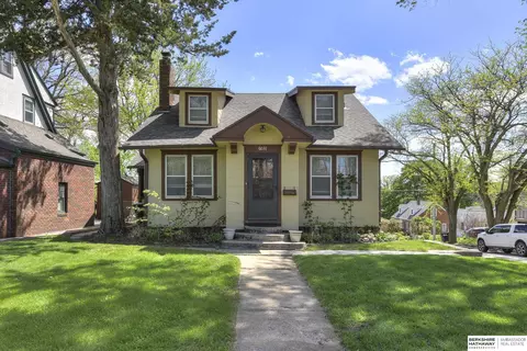 6031 Pacific St, Omaha, NE 68106