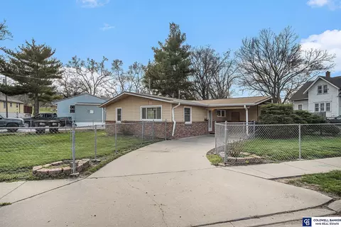 5304 N 35th St, Omaha, NE 68111