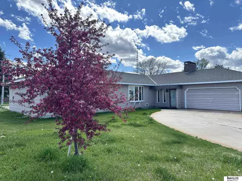 1521 Newell St, Cozad, NE 69130