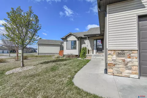 3021 Rawhide Dr, Lincoln, NE 68507