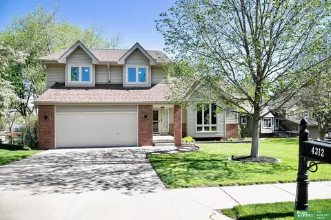 4312 Hike Cir, Bellevue, NE 68123