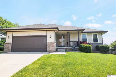 707 Cedar View Cir, Bellevue, NE 68123