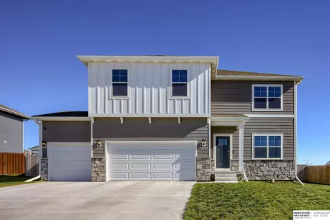 6408 Kyla Dr, Papillion, NE 68046