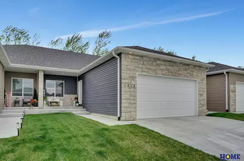 1713 NW 52nd St, Lincoln, NE 68528