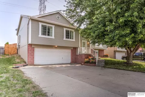 7602 Howell St, Omaha, NE 68122
