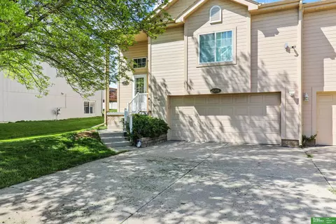 15218 Camden Cir, Omaha, NE 68116