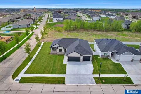 8831 S 81st St, Lincoln, NE 68516