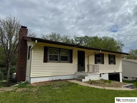 9462 Wirt St, Omaha, NE 68134