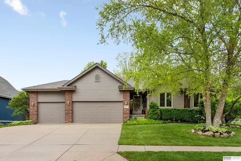 15425 Windsor Dr, Omaha, NE 68154