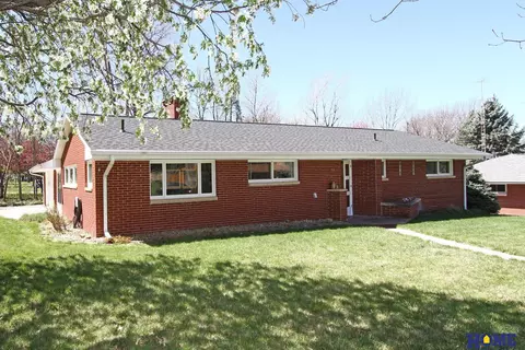 1641 Circle Dr, Lincoln, NE 68516