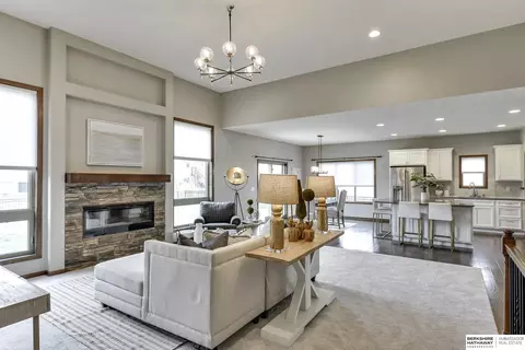 19914 Oak St, Gretna, NE 68028