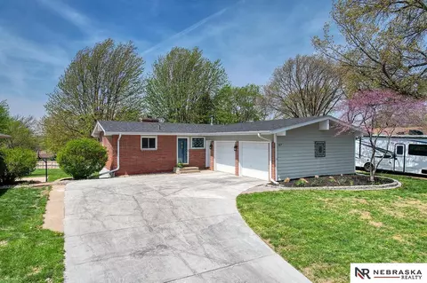 817 Carlos Dr, Lincoln, NE 68505