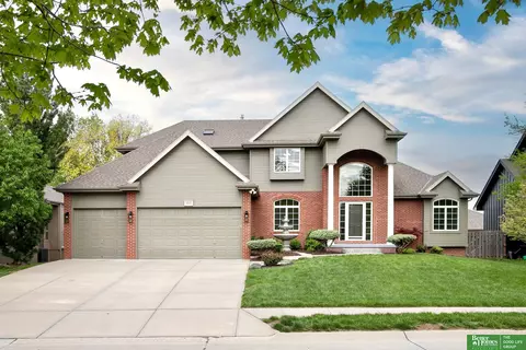 2012 S 194th St, Omaha, NE 68130