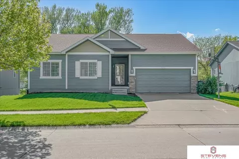 5642 S 190th Ter, Omaha, NE 68135