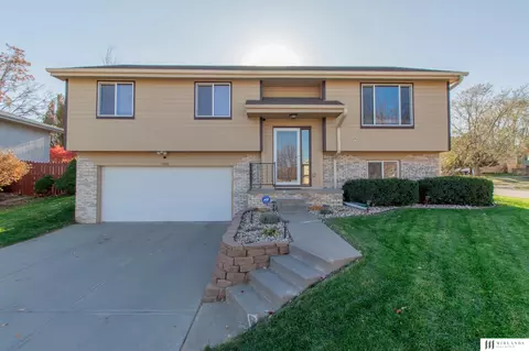 13310 Courtney Dr, Bellevue, NE 68123