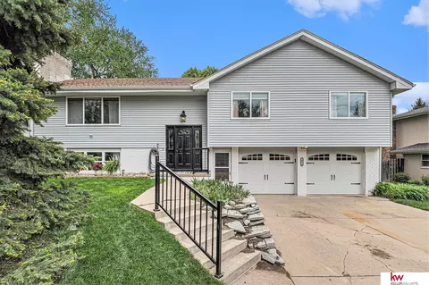 14724 Z Cir, Omaha, NE 68137
