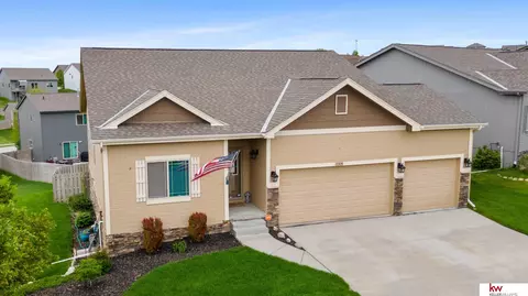 17575 Grand Ave, Omaha, NE 68116