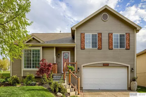 16503 Meredith Ave, Omaha, NE 68116