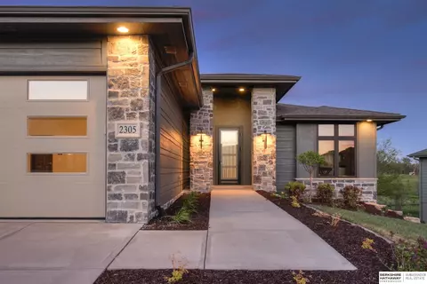 2305 N 182 Ave, Elkhorn, NE 68022