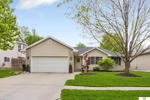 7420 S 17th St, Lincoln, NE 68512