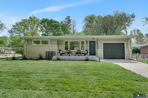 1700 Crestline Dr, Lincoln, NE 68506