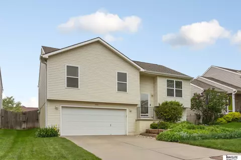 8936 Read St, Omaha, NE 68122