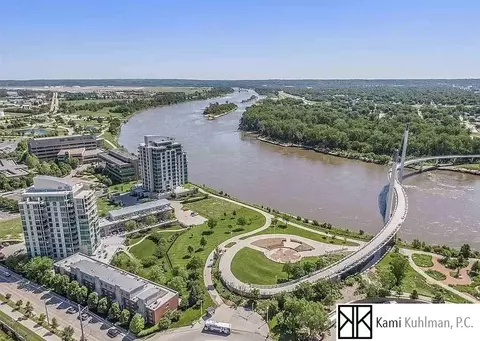 729 Riverfront Dr, Omaha, NE 68102