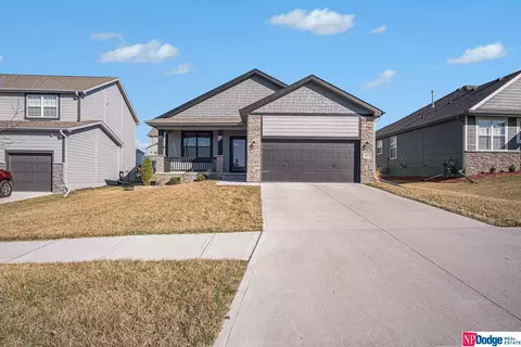 3915 S 205 St, Omaha, NE 68022