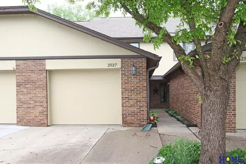 2527 Winding Way, Lincoln, NE 68506