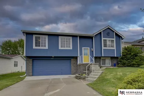 7915 Bartlett St, Omaha, NE 68122
