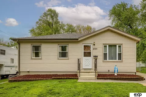 8707 B St, Omaha, NE 68124
