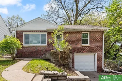 6945 Pinkney St, Omaha, NE 68104