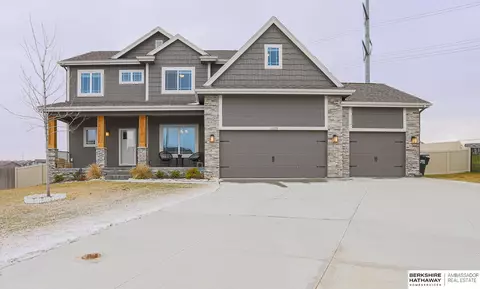 11510 S 112th Cir, Papillion, NE 68046