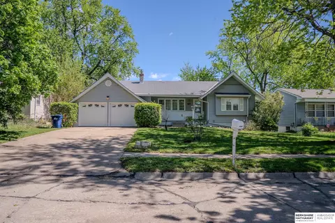 7141 Wood Lane Dr, La Vista, NE 68128