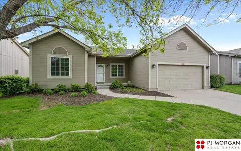 6085 N 146th St, Omaha, NE 68116