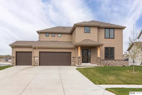 18456 Redwood St, Omaha, NE 68136