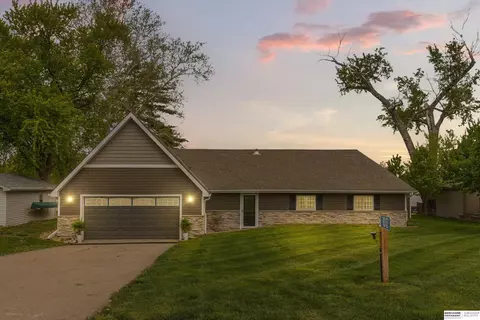 1012 Platteview Dr, Cedar Creek, NE 68016