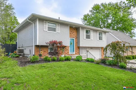 7420 Eagle Dr, Lincoln, NE 68507