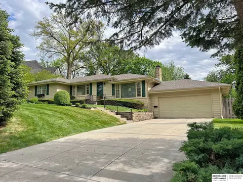 10313 Pinehurst Ave, Omaha, NE 68124