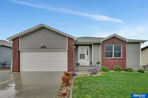 2820 W Peach St, Lincoln, NE 68522