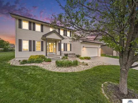 1917 N 172 Cir, Omaha, NE 68118