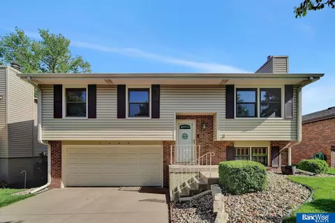 7140 Eagle Dr, Lincoln, NE 68507