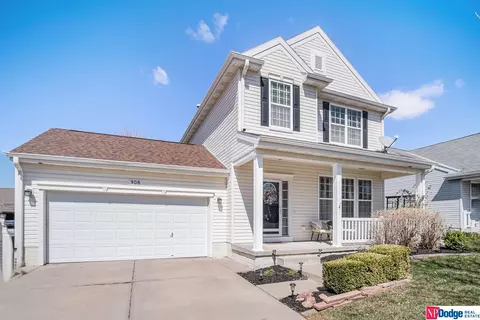 908 Mineral Dr, Papillion, NE 68046
