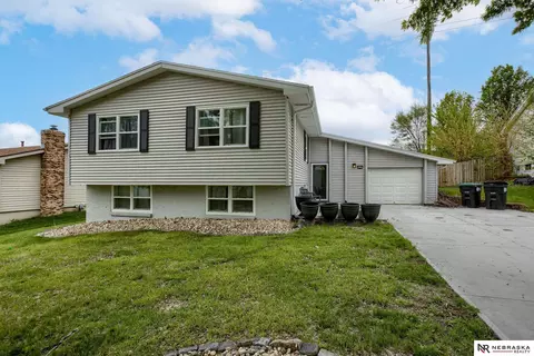 9191 Ogden St, Omaha, NE 68134