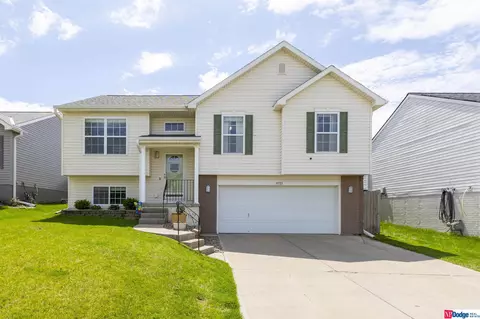 19713 Laci St, Omaha, NE 68135