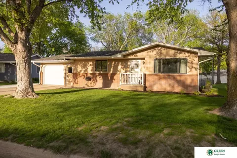 18 S Country Club Hts, York, NE 68467