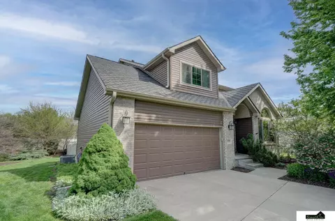 7001 Eagle Ridge Cir, Lincoln, NE 68516
