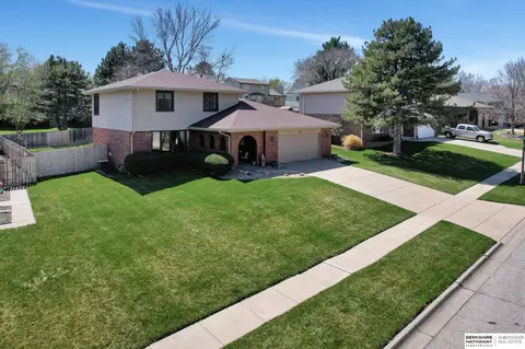 4201 Barkwood Ln, Lincoln, NE 68516
